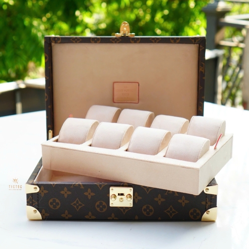 Hộp da Louis Vuitton chứa 8 đồng hồ