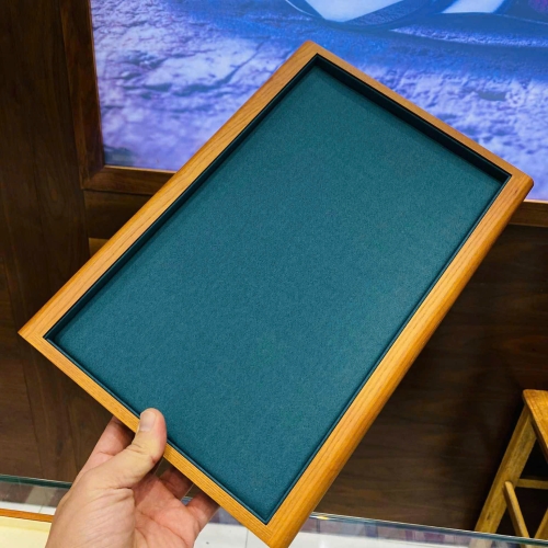 Khay bày sản phẩm viền gỗ trơn