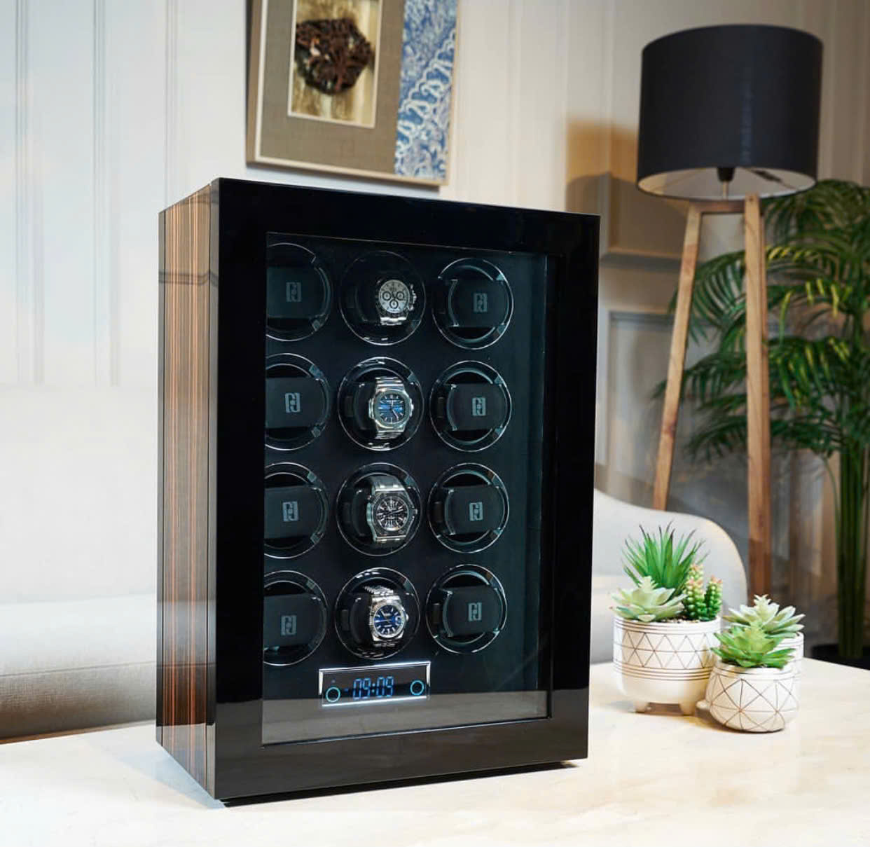 Một chiếc tủ xoay phù hợp sẽ giúp chăm sóc tốt bộ sưu tập của bạn.