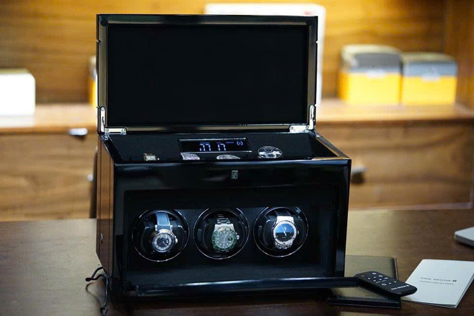 Tủ xoay có chế độ dừng nghỉ sẽ giúp bảo vệ bộ máy đồng hồ