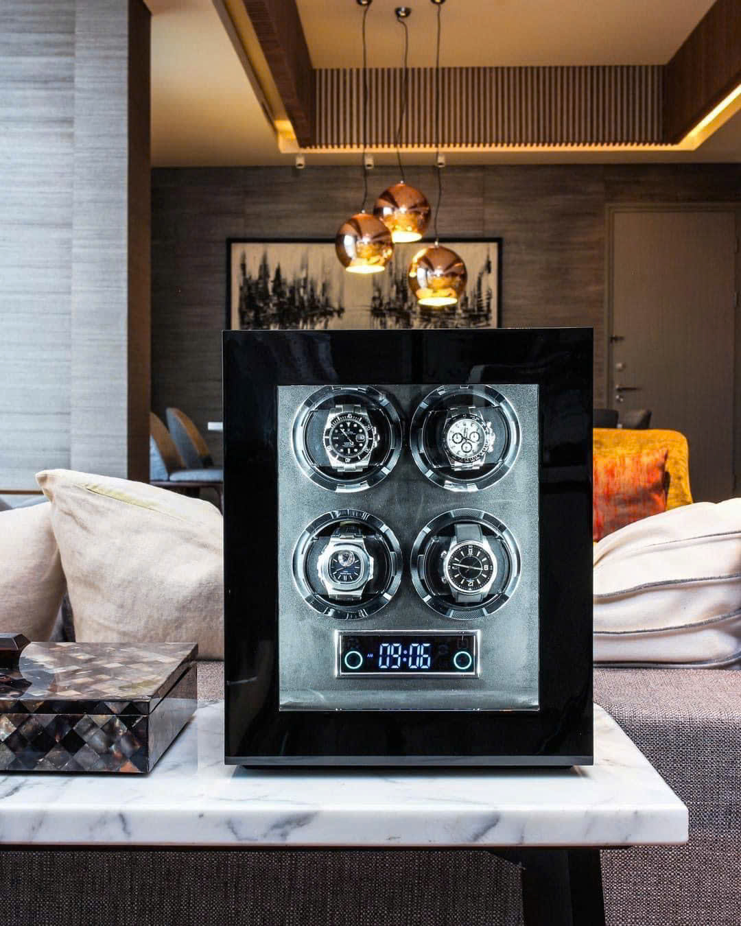 Chiếc tủ xoay tích cót Paul Design chứa 4 đồng hồ cực kì sang trọng