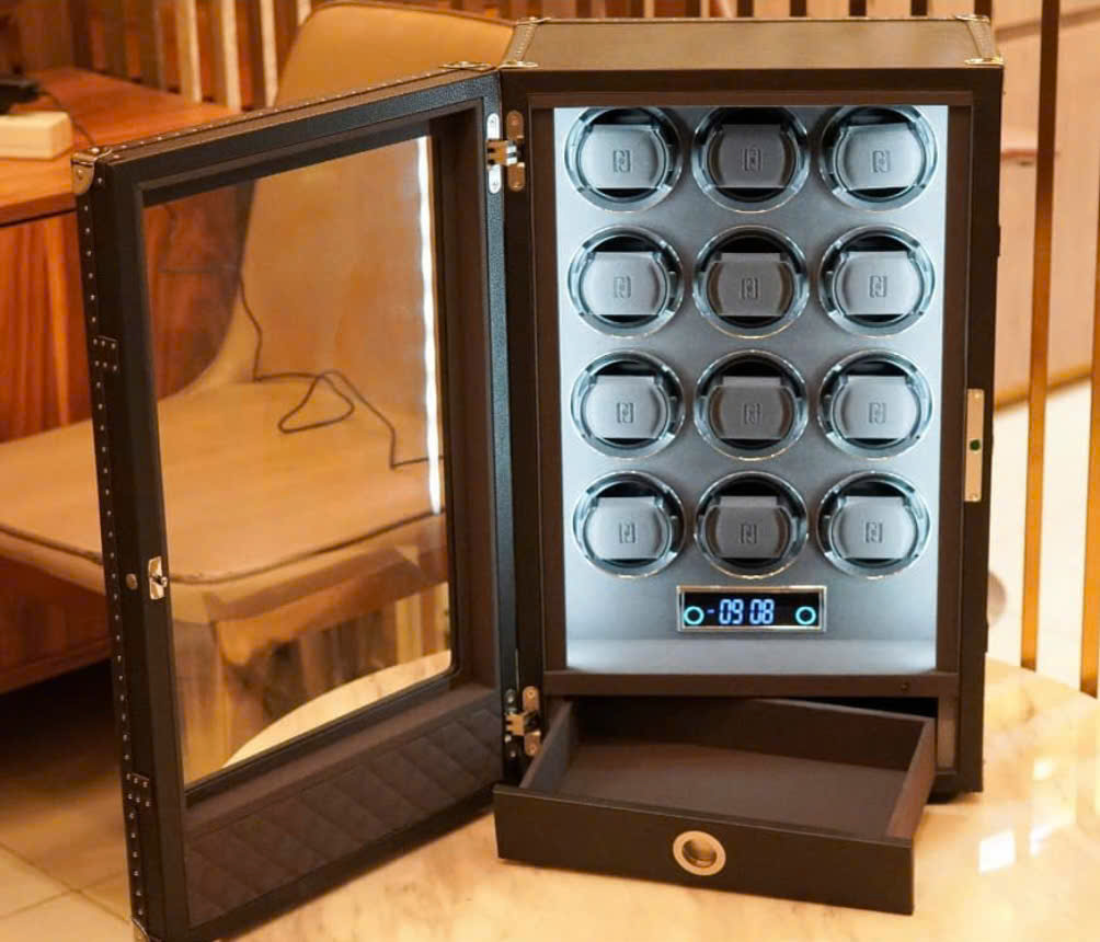 Mẫu tủ xoay có kèm ngăn trang sức là một lựa chọn tốt khi bạn có nhiều trang sức, phụ kiện